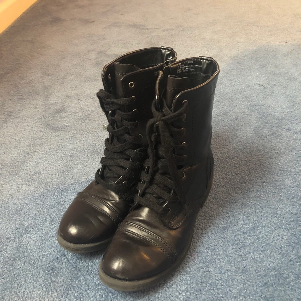 7.5 size shoe womans black boots. Great condition!